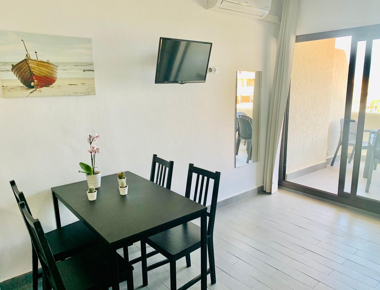 Estudi de lloguer a De Rocío Jurado, Parque de la Paloma