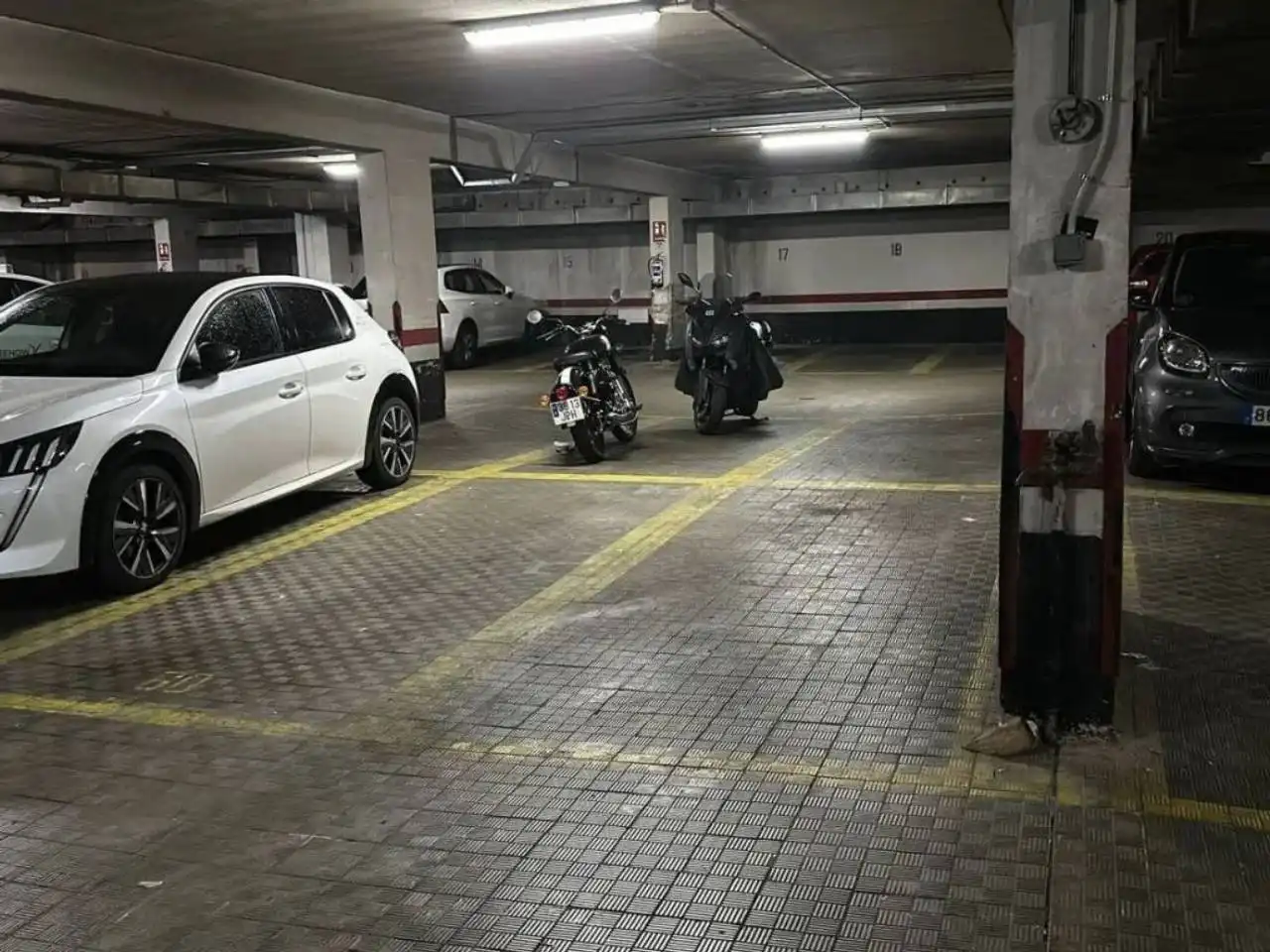 Aparcament de Garatge en venda en Madrid amb Alarma
