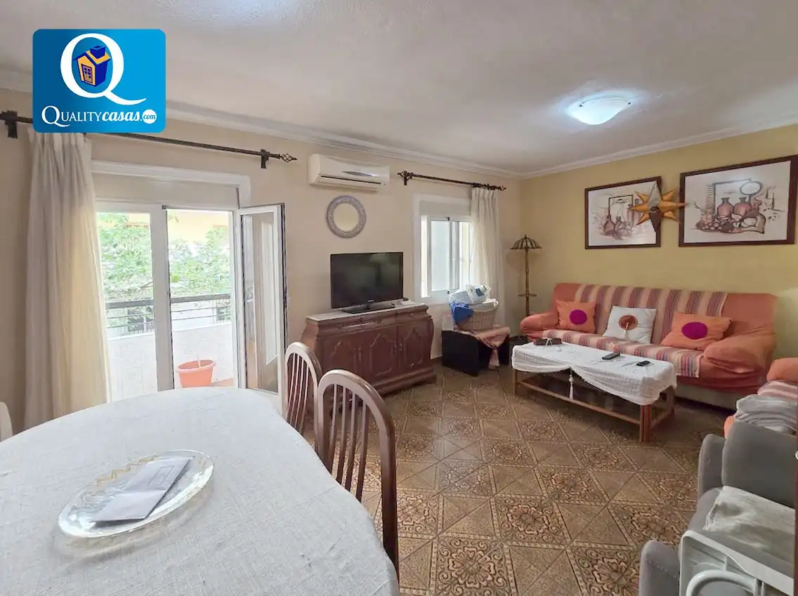 Sala d'estar de Apartament en venda en Alicante / Alacant amb Aire condicionat i Terrassa