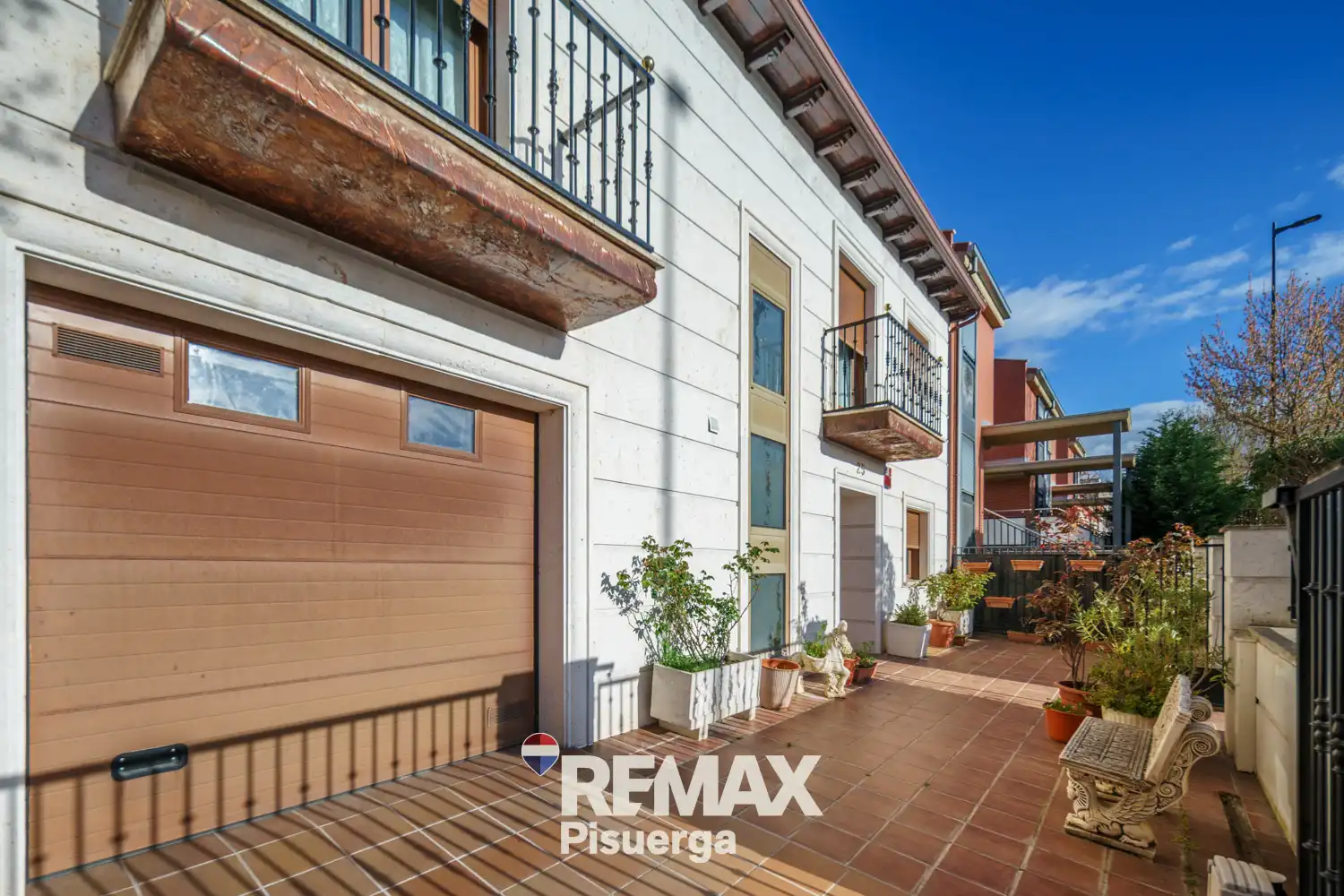 Vista exterior de Casa o chalet en venta en Laguna de Duero con Aire acondicionado, Calefacción y Jardín privado