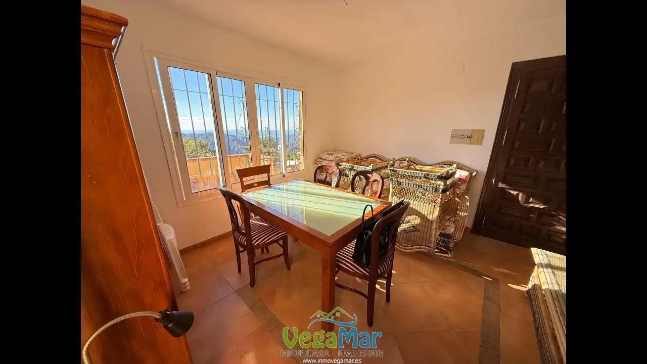 Vista exterior de Finca rústica en venda en Otívar amb Jardí privat, Terrassa i Piscina
