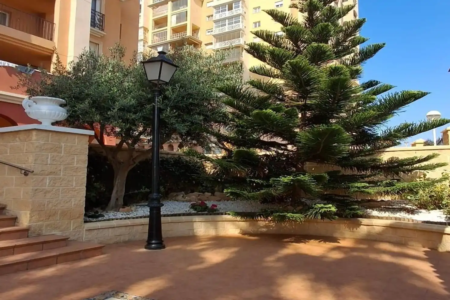 Apartament amb terrassa en venda a Avenida Av. Roentgen 5, imagen 23