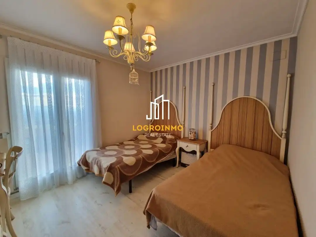 Bedroom of Houses for sale in Lapoblación  with Heating, Private garden and Parquet flooring