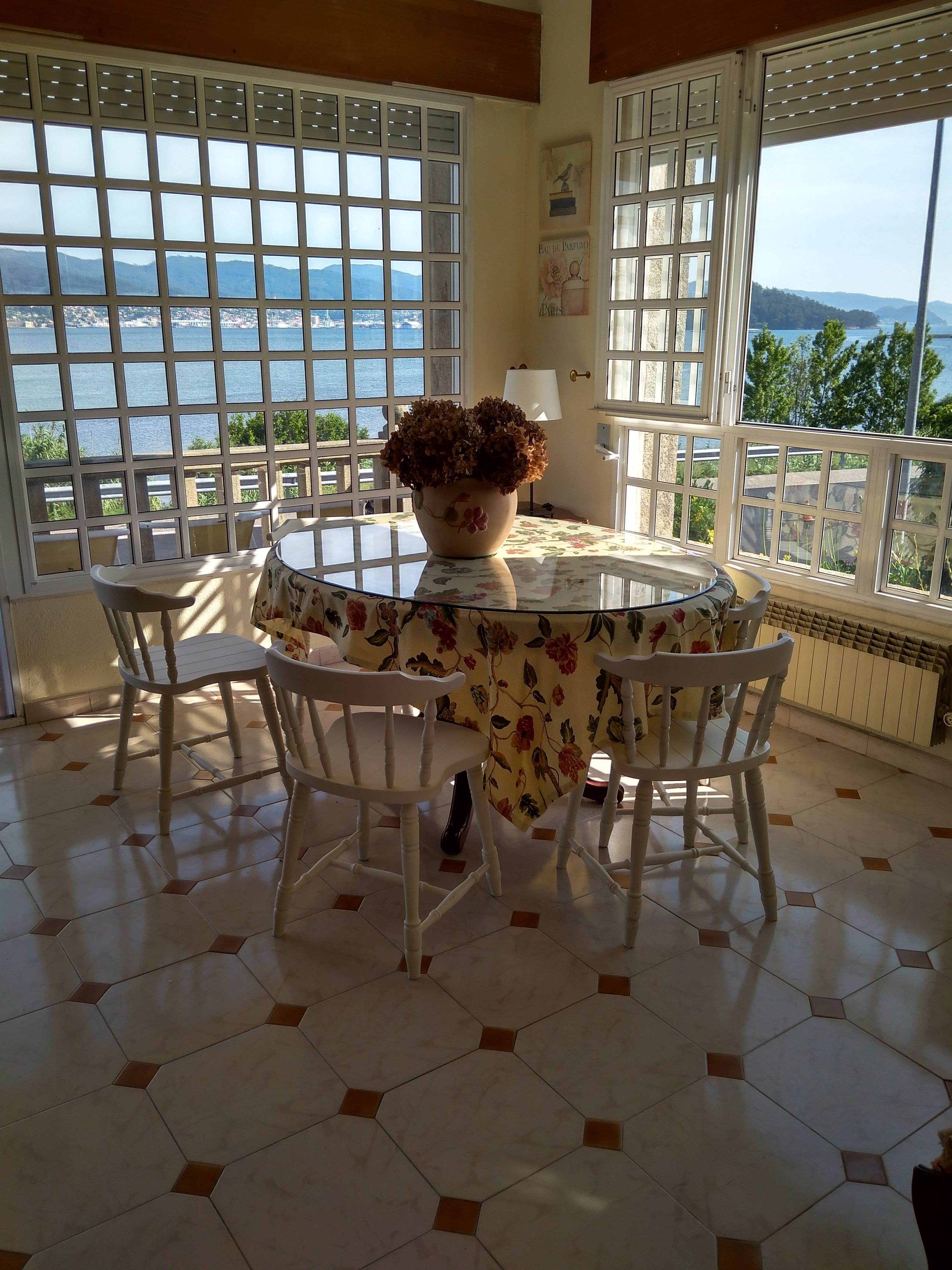 Menjador de Casa o xalet en venda en Poio amb Jardí privat, Parquet i Terrassa