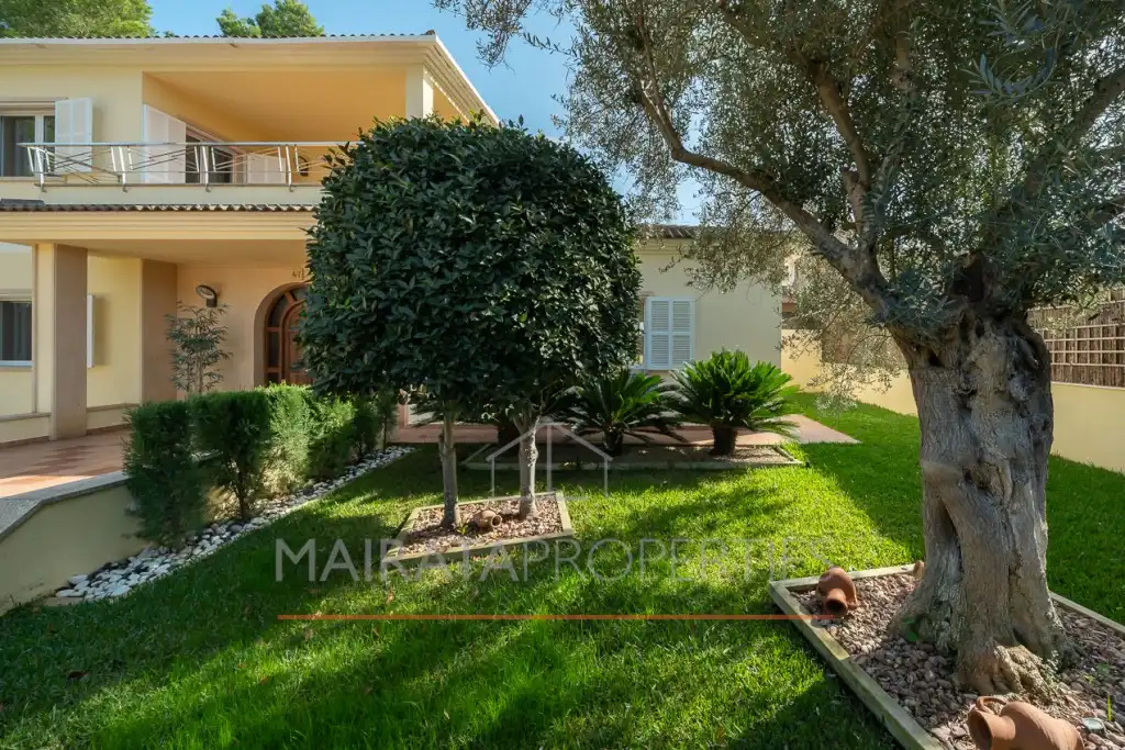 Detached house with garden for sale in Can Picafort
