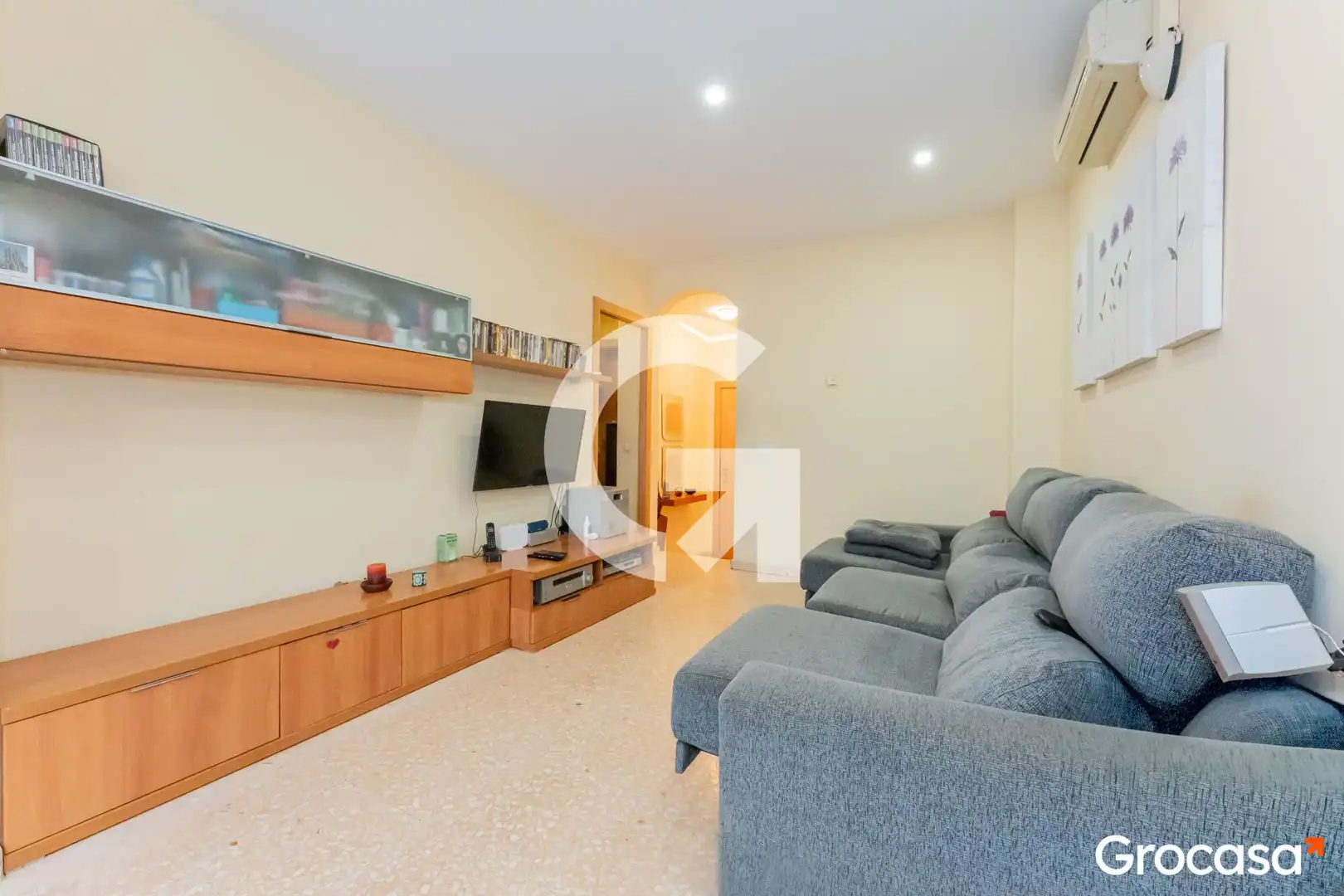 Sala d'estar de Planta baixa en venda en Cornellà de Llobregat amb Aire condicionat, Calefacció i Terrassa