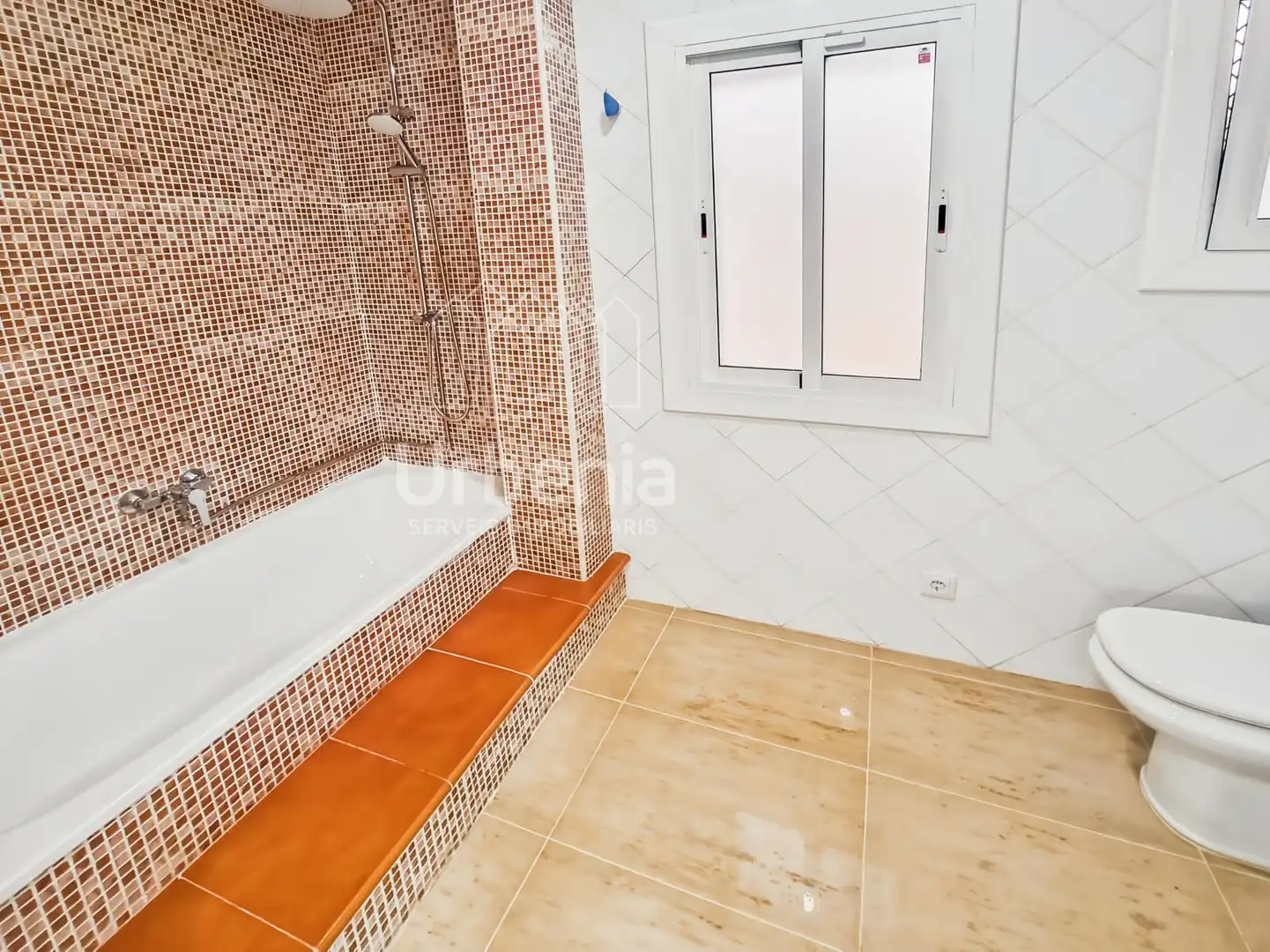 Badezimmer von Wohnung zum Verkauf in Mataró mit Klimaanlage