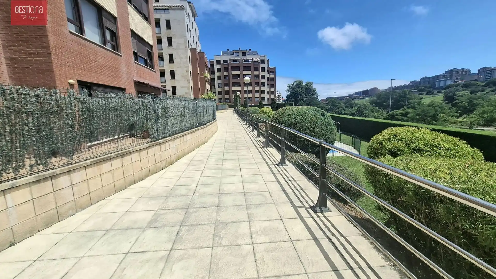 Vista exterior de Pis en venda en Santander amb Calefacció i Piscina comunitària