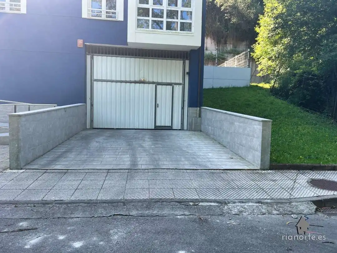 Parking de Piso en venta en Ribadesella con Calefacción, Parquet y Trastero