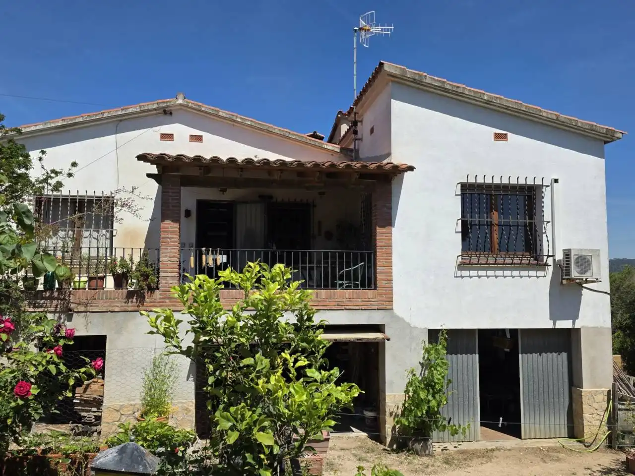 Vista exterior de Casa o xalet en venda en Malgrat de Mar amb Aire condicionat, Calefacció i Jardí privat