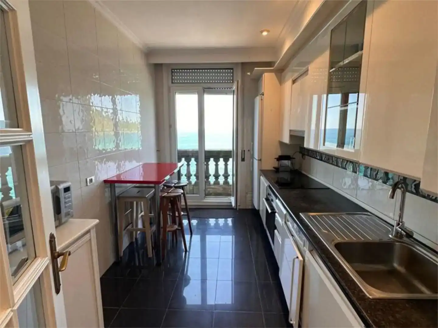 Cuina de Pis de lloguer en Donostia - San Sebastián  amb Parquet, Moblat i Balcó