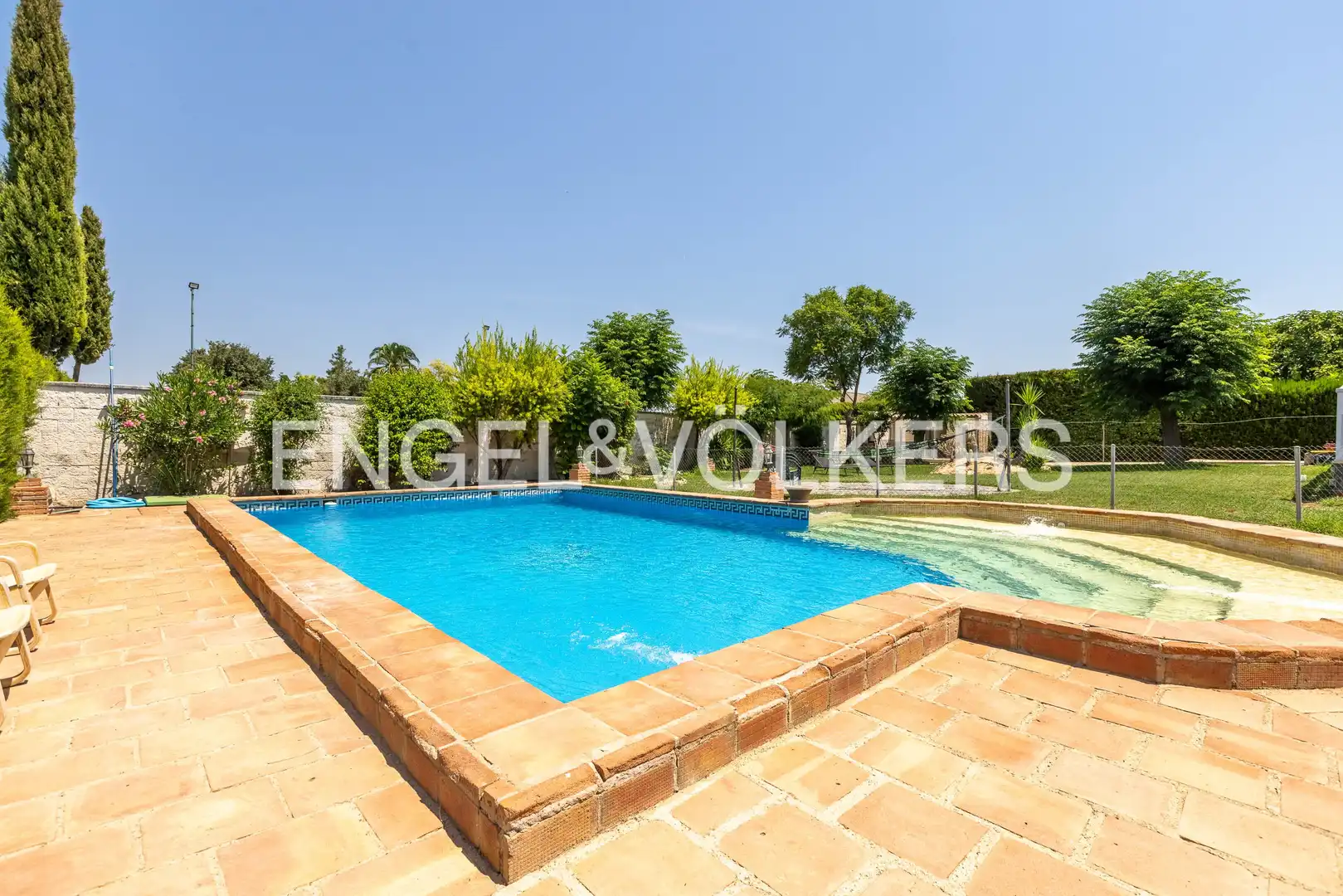 Piscina de Casa o chalet en venta en Carmona con Aire acondicionado, Calefacción y Jardín privado