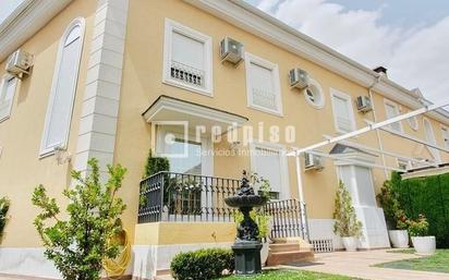 Vista exterior de Casa o xalet en venda en Torrejón de Ardoz amb Aire condicionat i Piscina