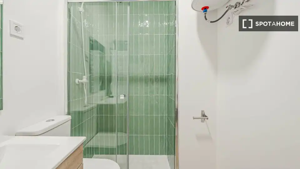 Badezimmer von Wohnung zur Miete in  Madrid Capital mit Klimaanlage, Heizung und Möbliert