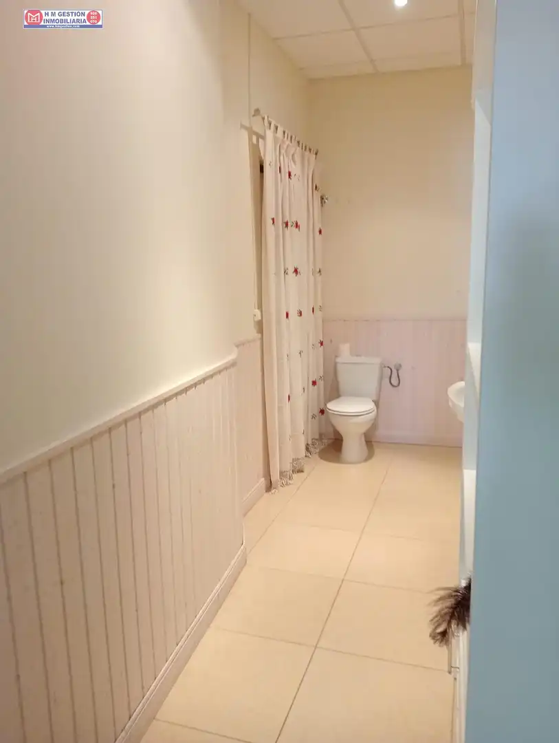 Baño de Local en venta en Villafranca de los Caballeros con Aire acondicionado