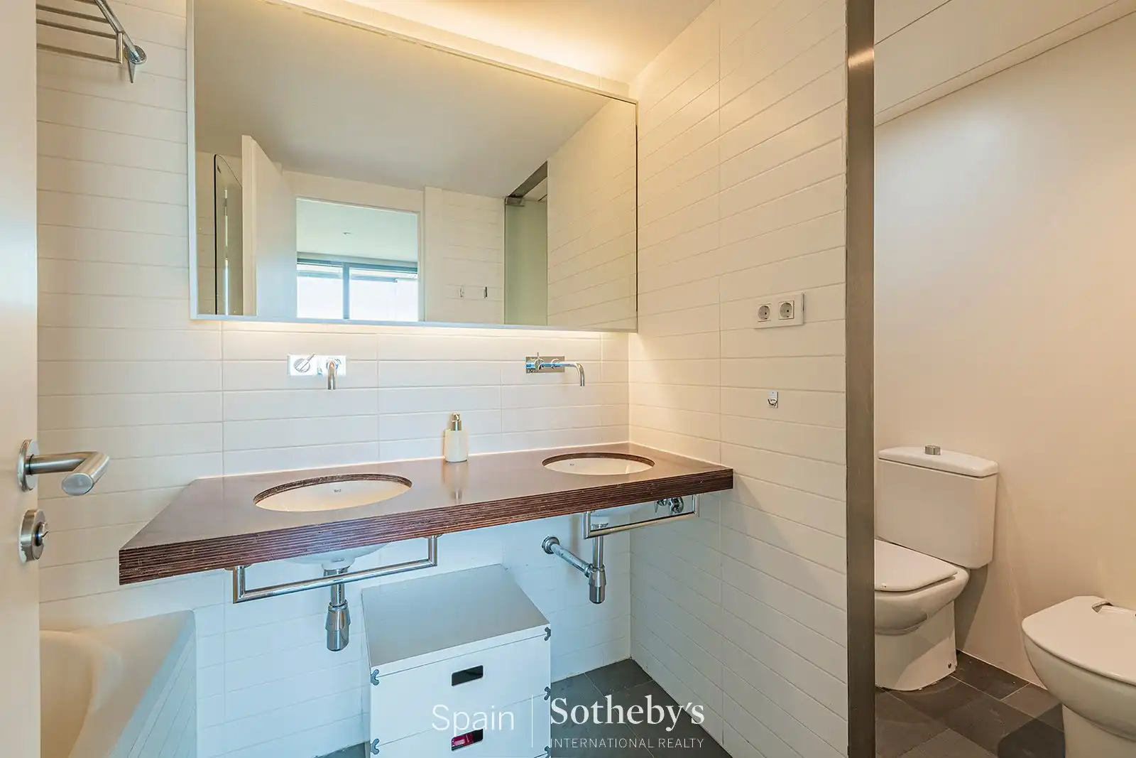 Baño de Ático en venta en Barcelona con Aire acondicionado, Terraza y Piscina