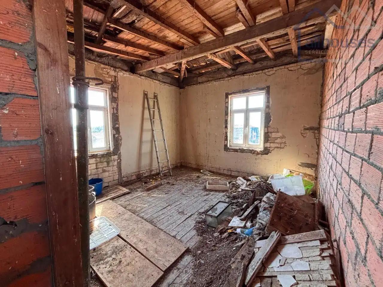 Menjador de Casa o xalet en venda en Vigo  amb Calefacció i Jardí privat