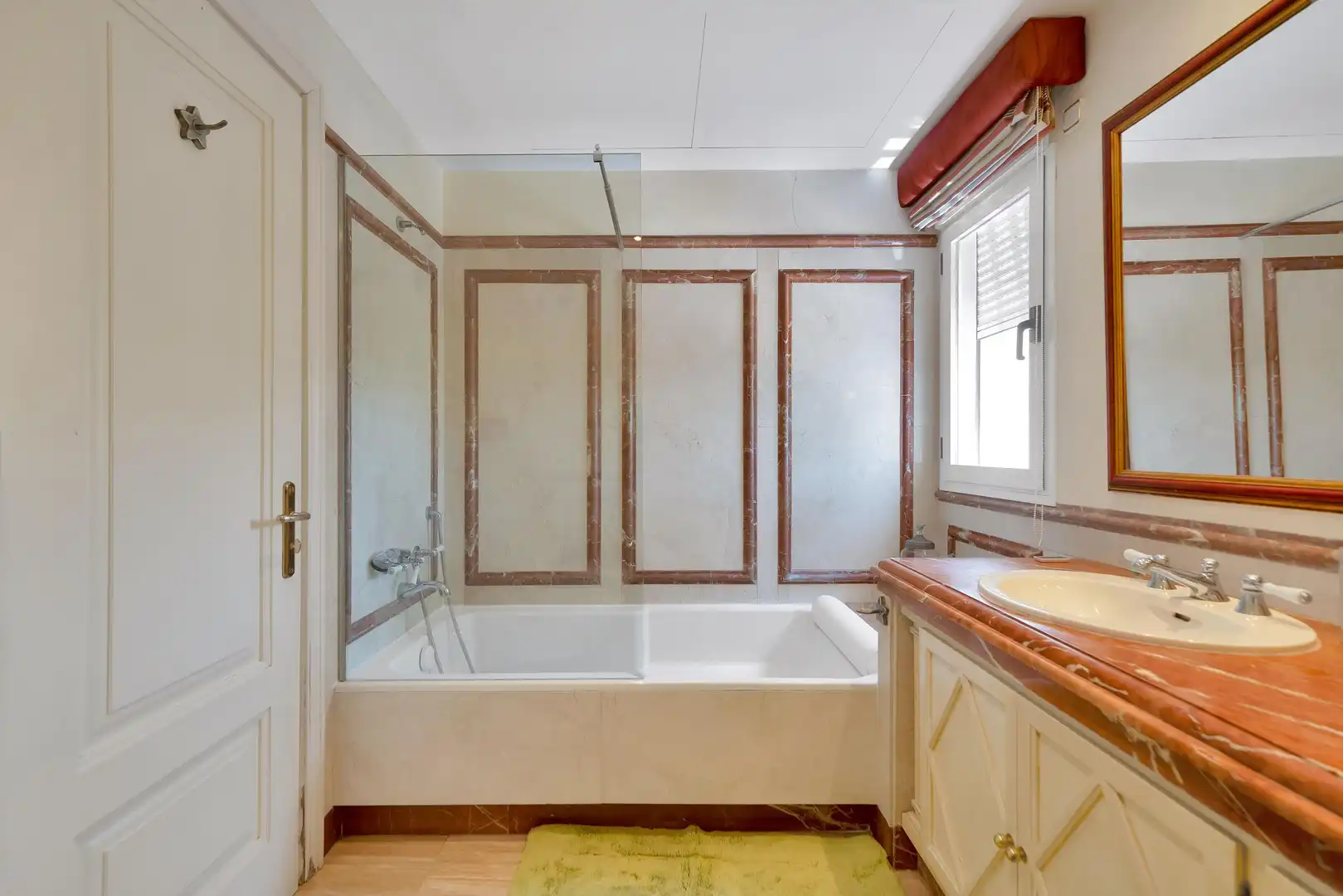 Bathroom of Apartments for sale in Marbella  with Air Conditioner, Heating and Private garden