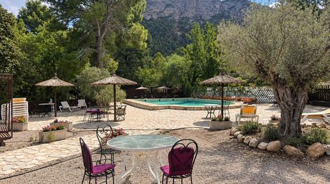 Finca hogar paradisiaco a 15kms de Murcia. La casa tiene 3 dormitorios, 2 baños, salón y cocina-comedor con chimenea, tiene zona d