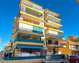 Vista exterior de Apartament en venda en Torrevieja amb Aire condicionat, Piscina i Moblat