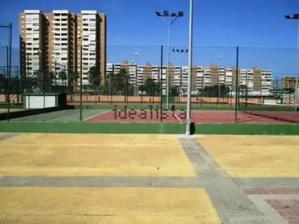 Vista exterior de Pis de lloguer en El Campello amb Aire condicionat, Jardí privat i Balcó