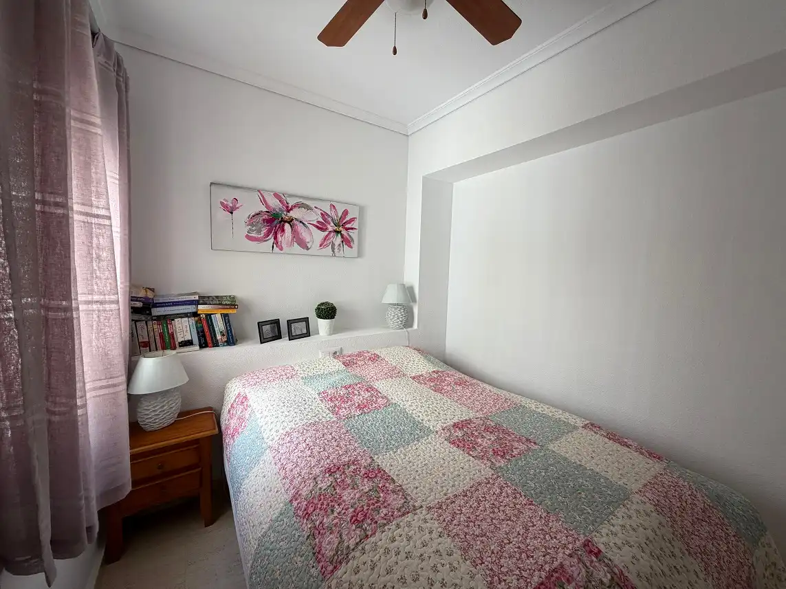 Habitación de Casa adosada en venta en Santa Pola con Aire acondicionado, Terraza y Amueblado