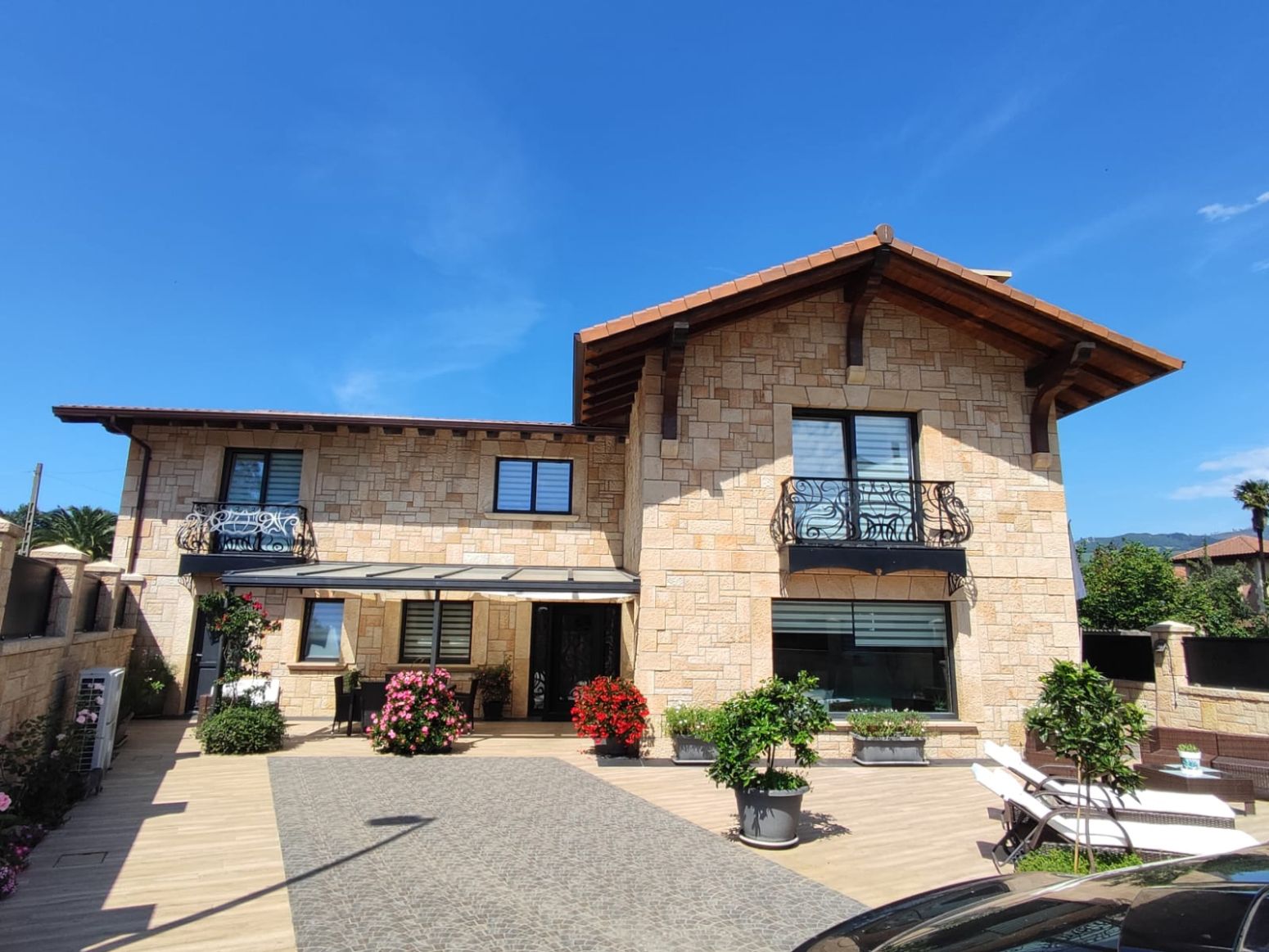 Exterior view of Single-family semi-detached for sale in Rasines  with Heating, Private garden and Storage room