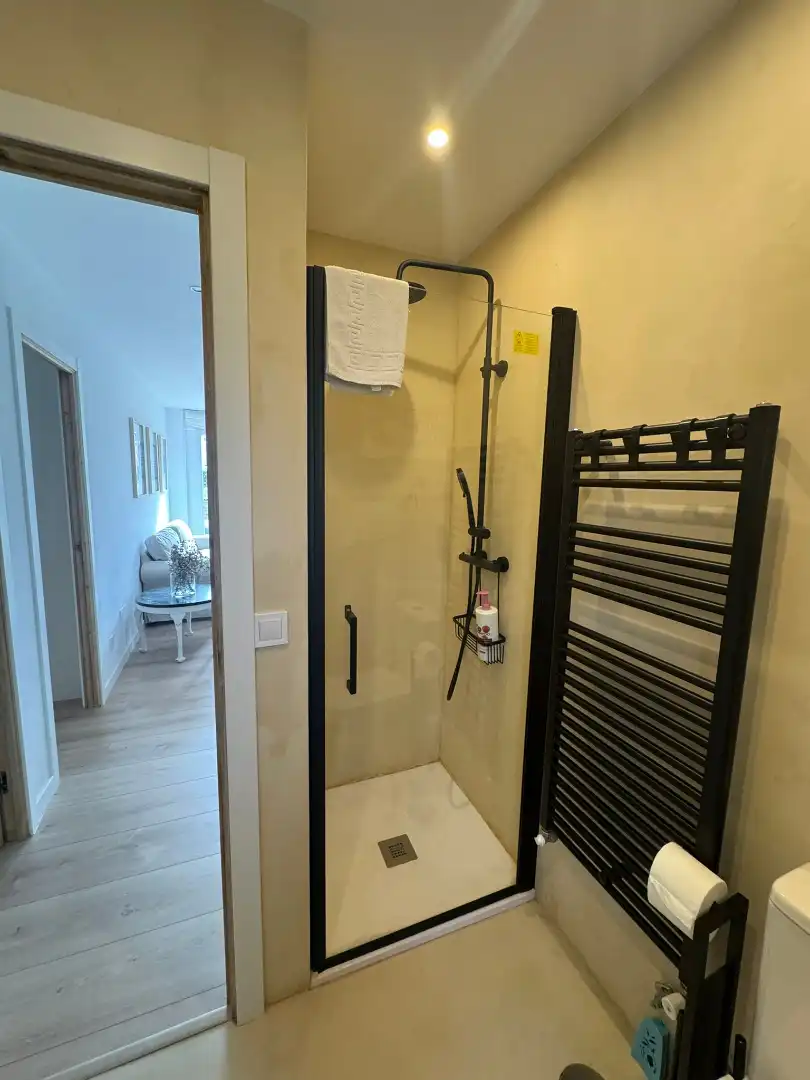 Badezimmer von Wohnung zur Miete in Santander mit Klimaanlage, Heizung und Parkett