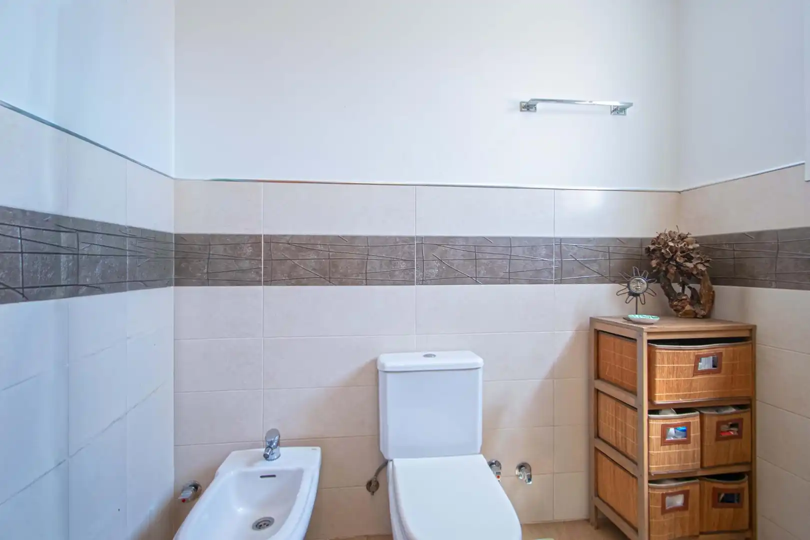 Bany de Casa adosada en venda en Espartinas amb Aire condicionat, Jardí privat i Traster