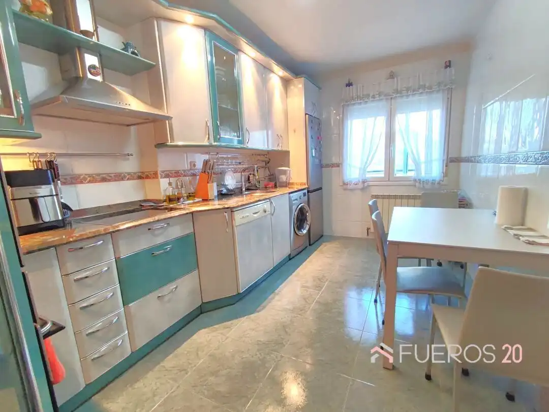 Kitchen of Flat for sale in Rontegui - Pormetxeta