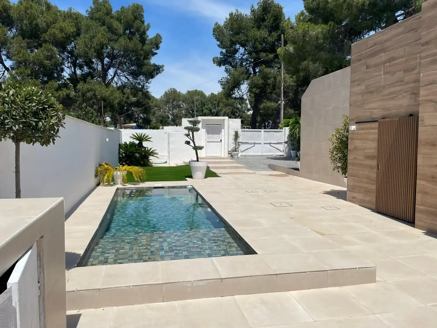 Swimming pool of Houses for rent in Paterna  with Air Conditioner, Private garden and Parquet flooring
