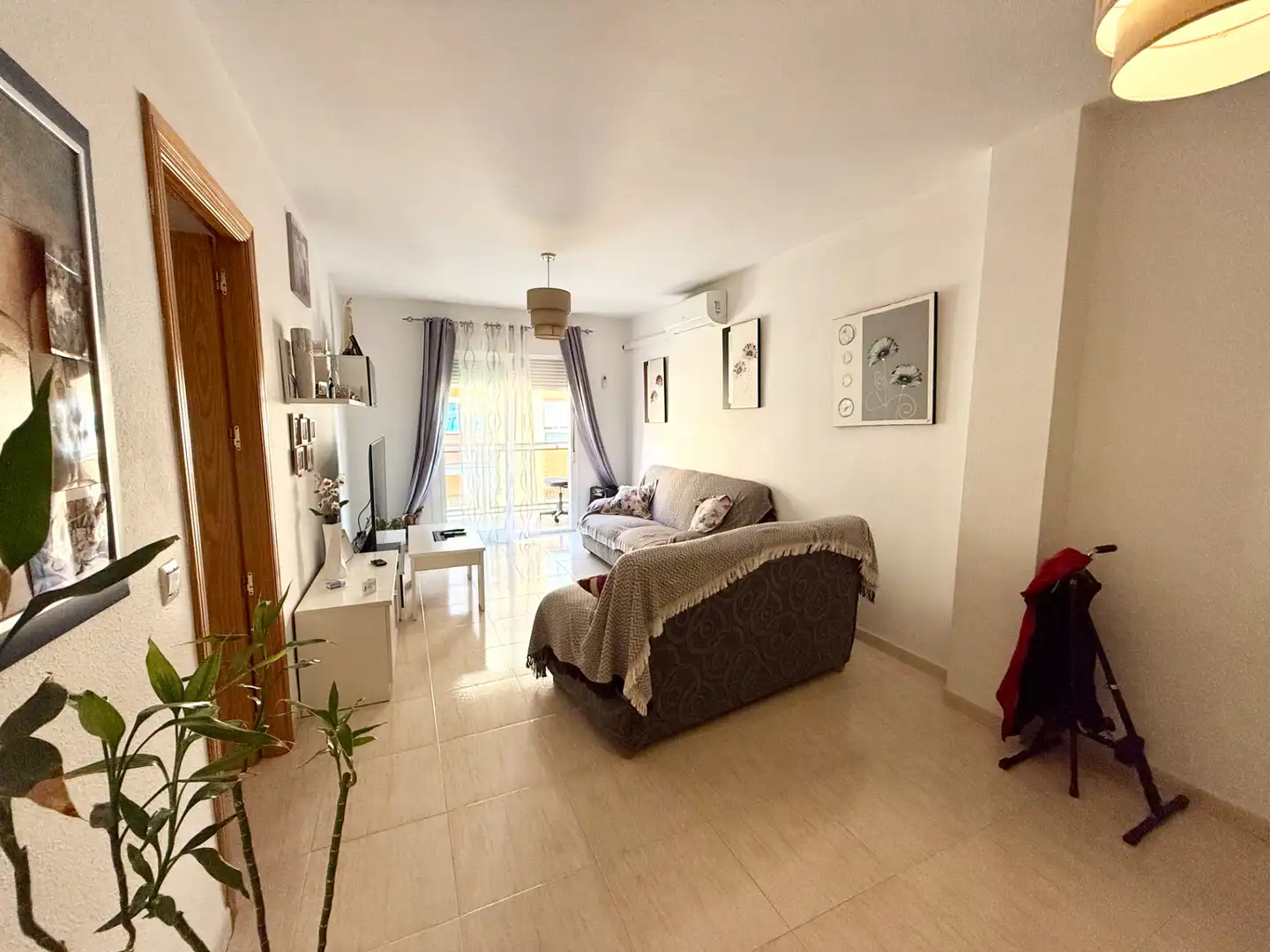 Living room of Flat for sale in Roquetas de Mar  with Terrace and Furnished