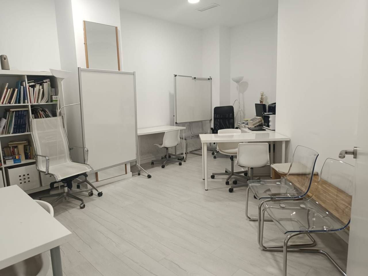 Premises for sale in  Valencia Capital  with Air Conditioner