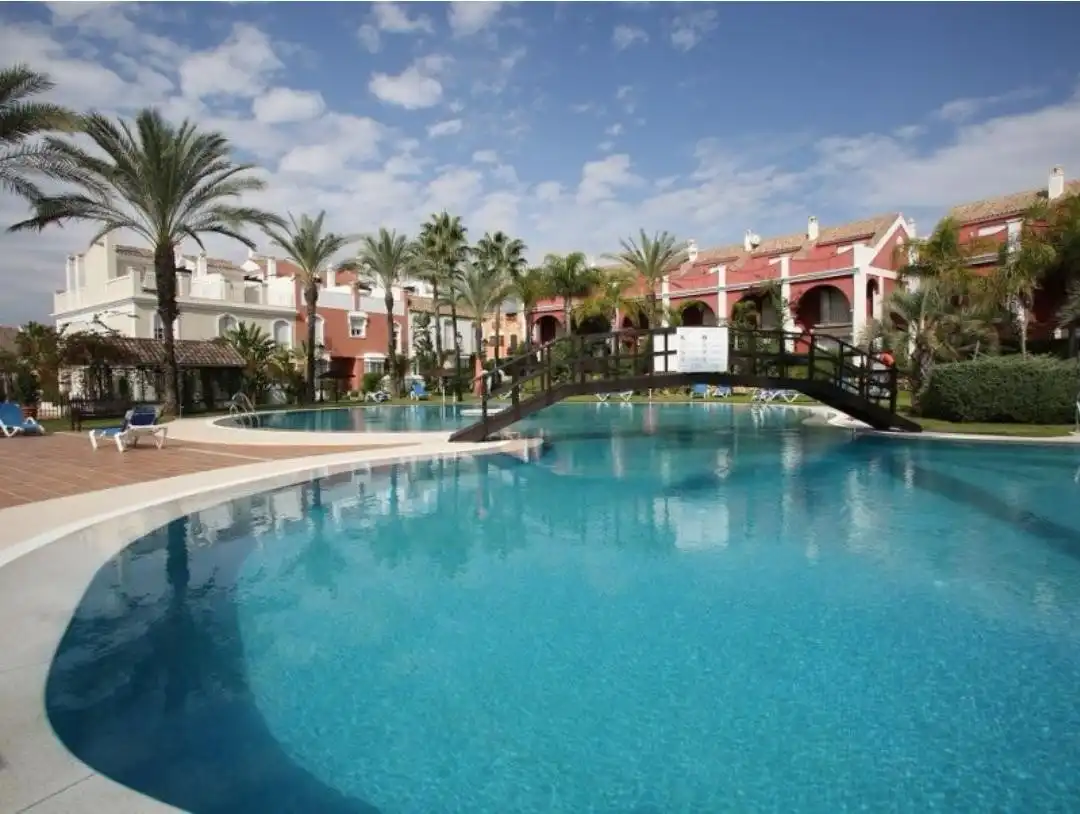 Vista exterior de Casa o xalet de lloguer en Marbella amb Aire condicionat, Calefacció i Terrassa