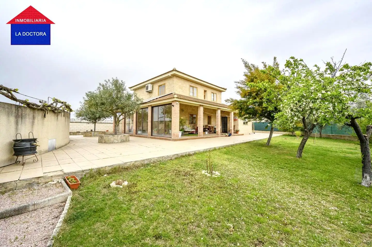 Vista exterior de Casa o chalet en venta en Méntrida con Aire acondicionado, Calefacción y Jardín privado