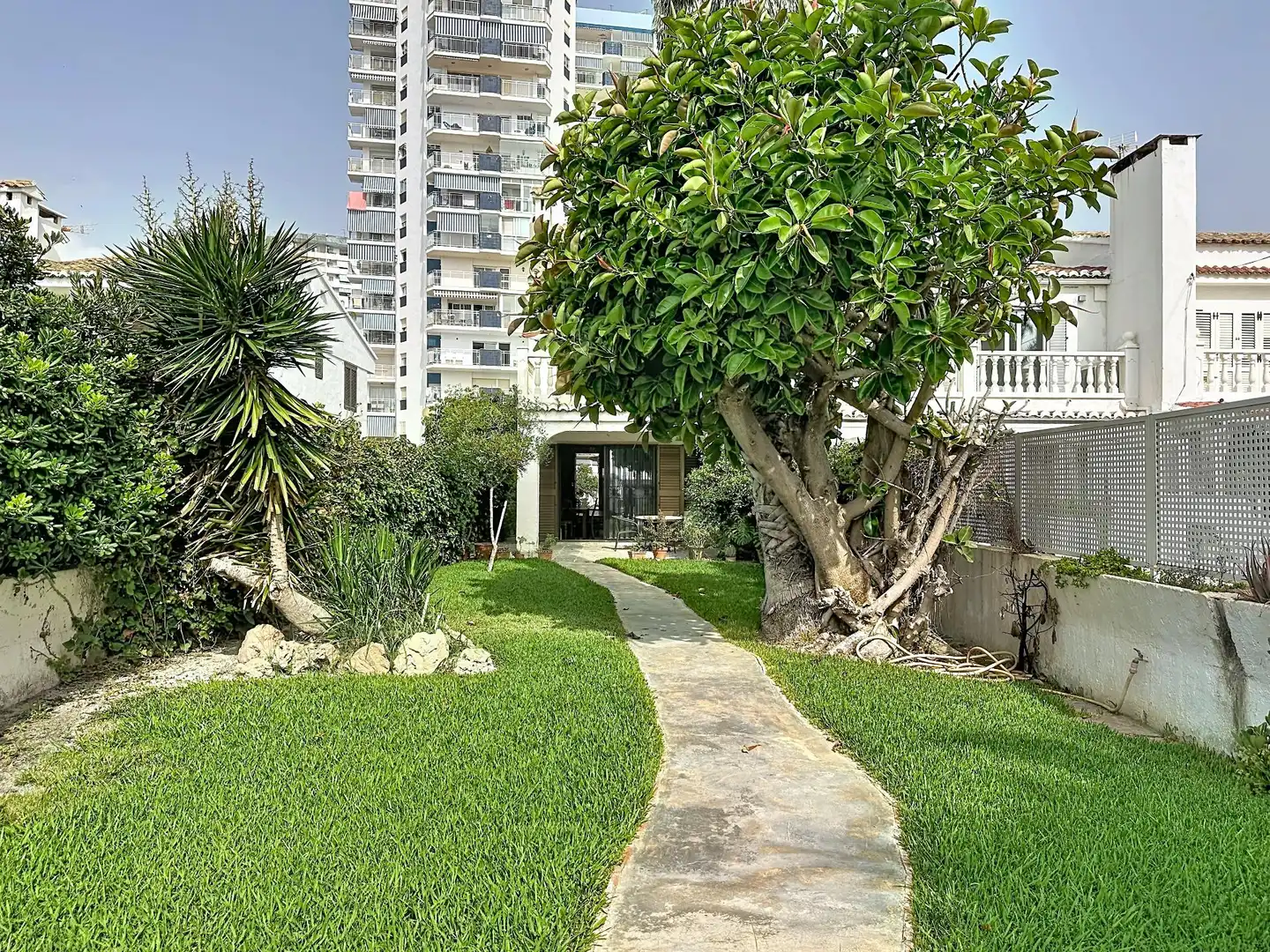 Vista exterior de Casa adosada en venta en El Puig de Santa Maria con Jardín privado, Terraza y Balcón