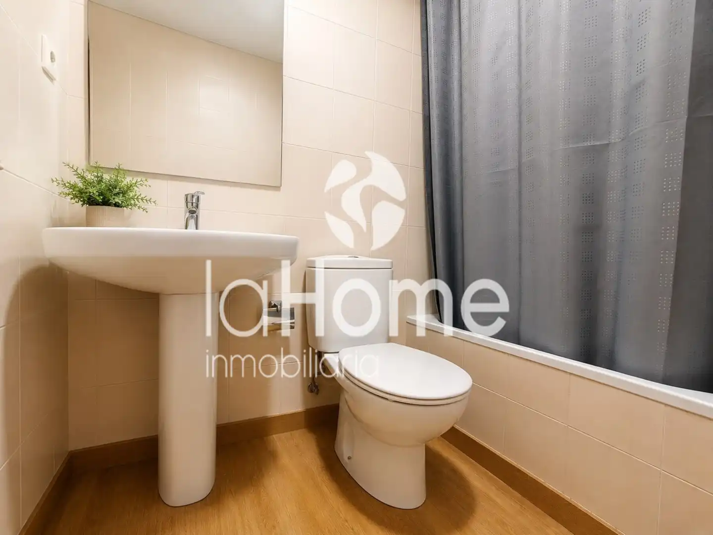 Baño de Piso en venta en L'Eliana con Aire acondicionado, Parquet y Horno