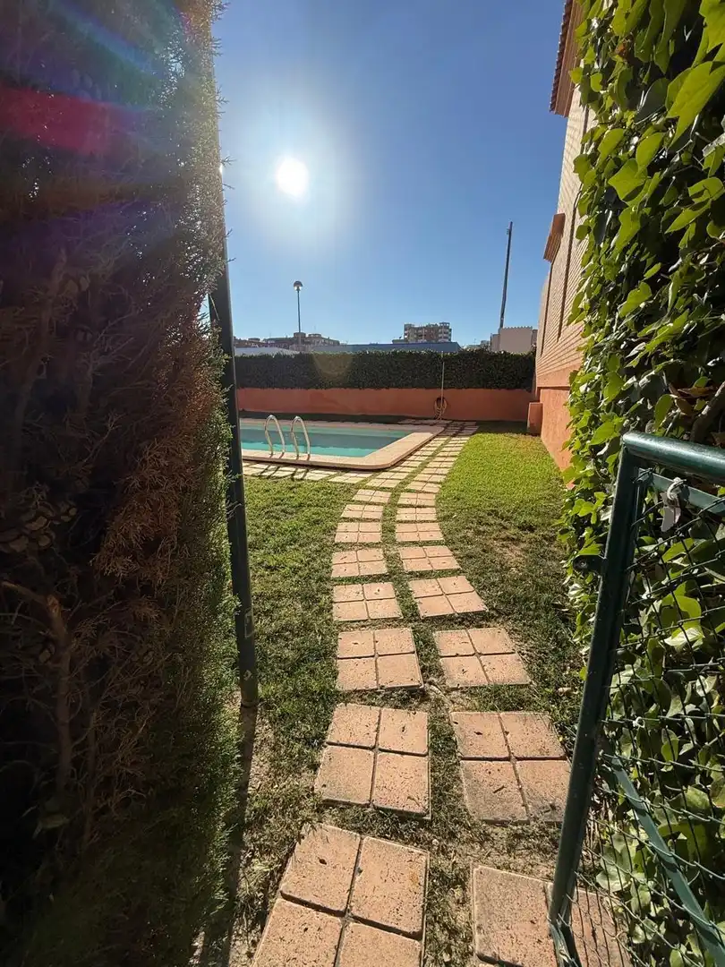 Piscina de Casa adosada en venda en Sant Joan d'Alacant
