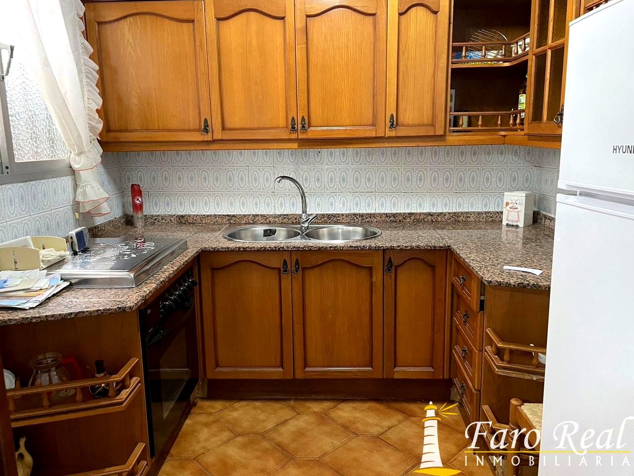 Cuina de Casa adosada en venda en Sanlúcar de Barrameda amb Aire condicionat i Terrassa
