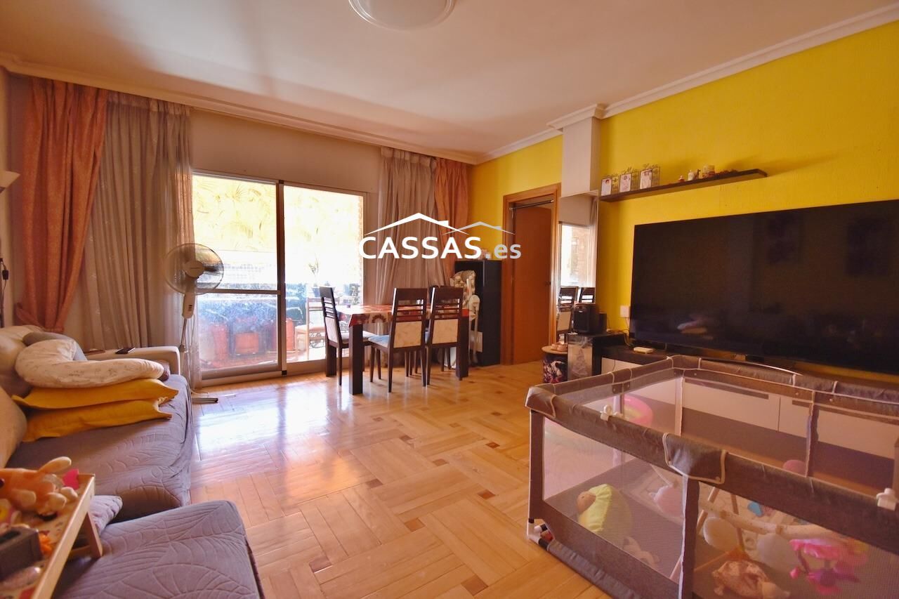 Living room of Flat for sale in Torrejón de Ardoz  with Heating, Parquet flooring and Terrace