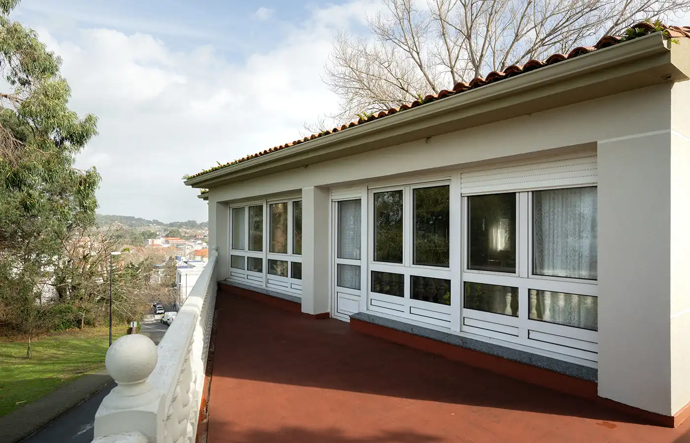 Vista exterior de Casa o xalet en venda en Oleiros amb Calefacció, Jardí privat i Parquet