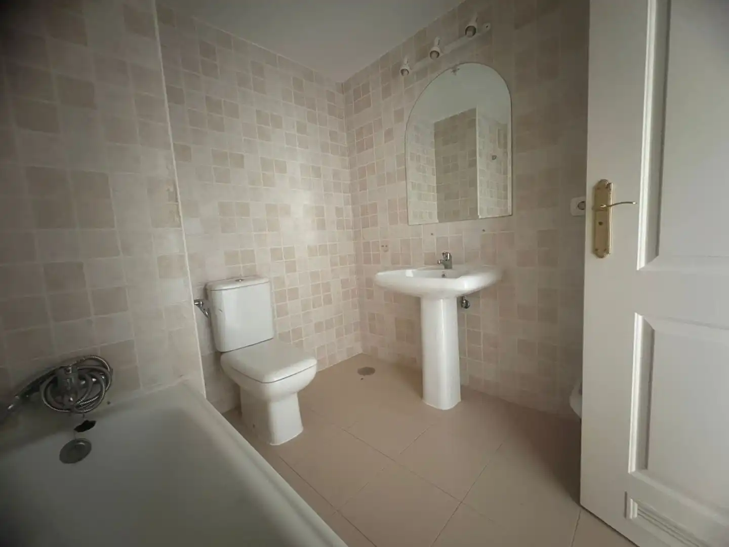 Badezimmer von Wohnung zum Verkauf in Marbella mit Klimaanlage, Heizung und Terrasse