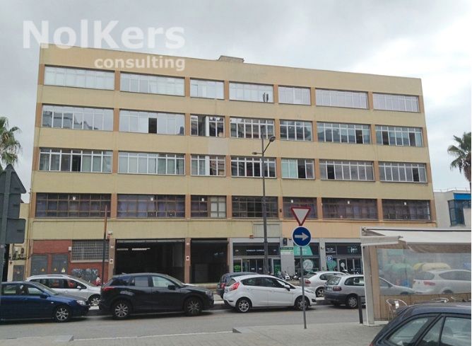 Vista exterior de Nave industrial de alquiler en L'Hospitalet de Llobregat con Calefacción y Alarma