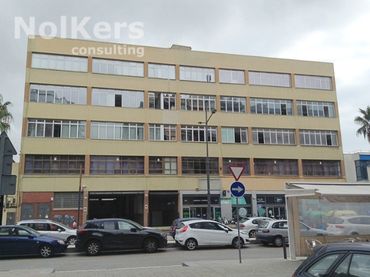 Nau industrial amb ascensor de lloguer a Avinguda del Carrilet 181