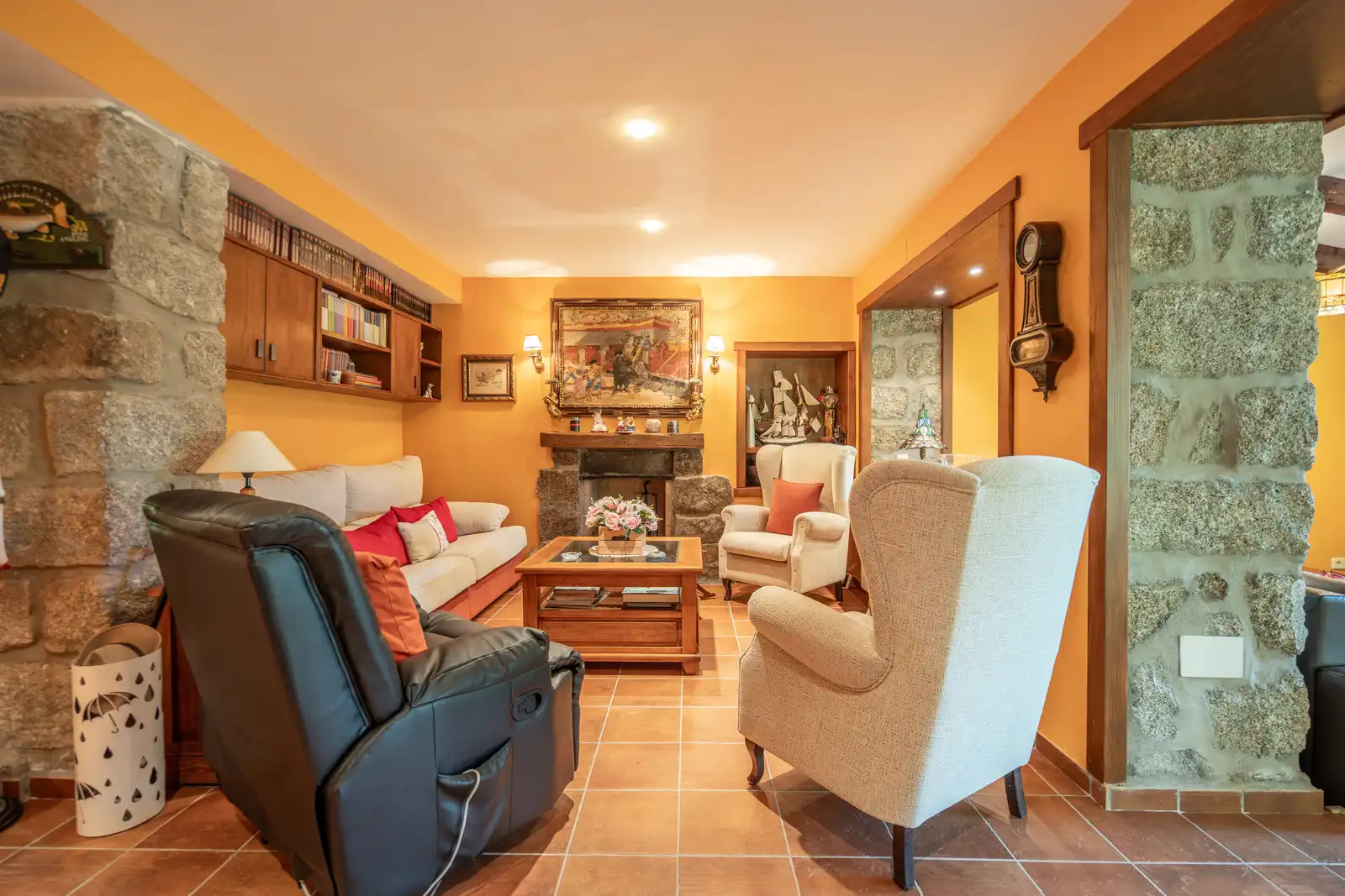 Sala d'estar de Casa o xalet en venda en El Barraco  amb Calefacció, Jardí privat i Terrassa