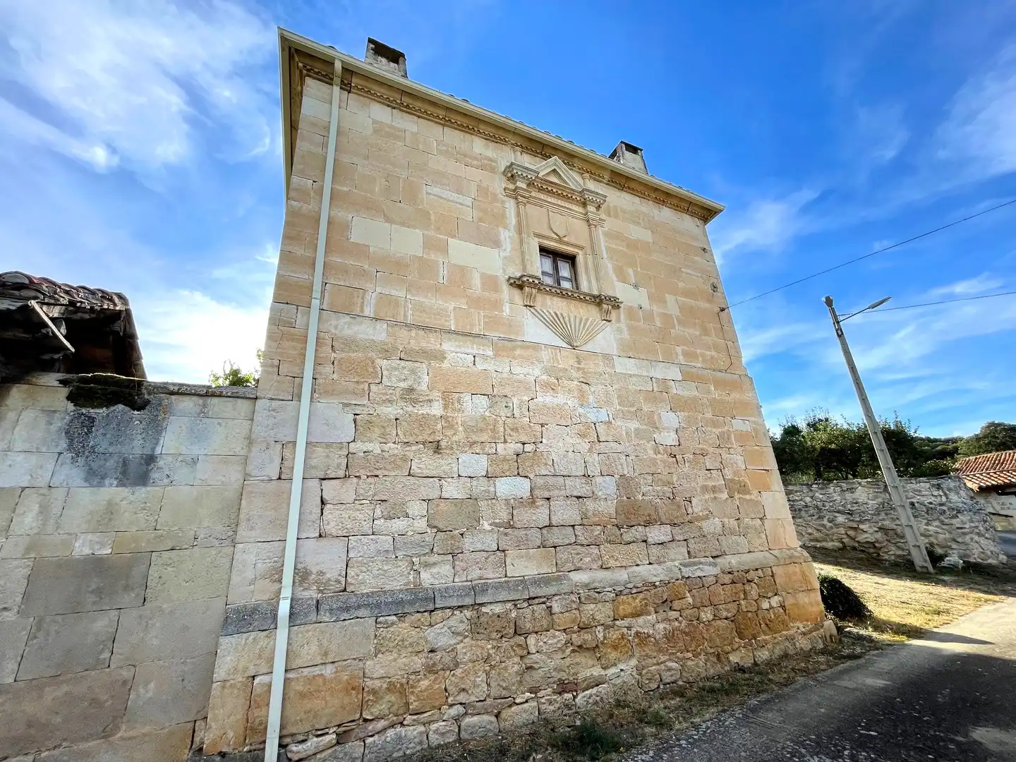 Vista exterior de Casa o xalet en venda en Villarcayo de Merindad de Castilla la Vieja amb Jardí privat i Terrassa