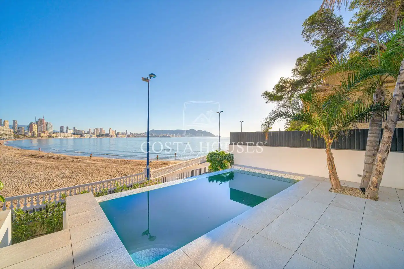 Vista exterior de Planta baja en venta en Benidorm con Aire acondicionado, Jardín privado y Terraza