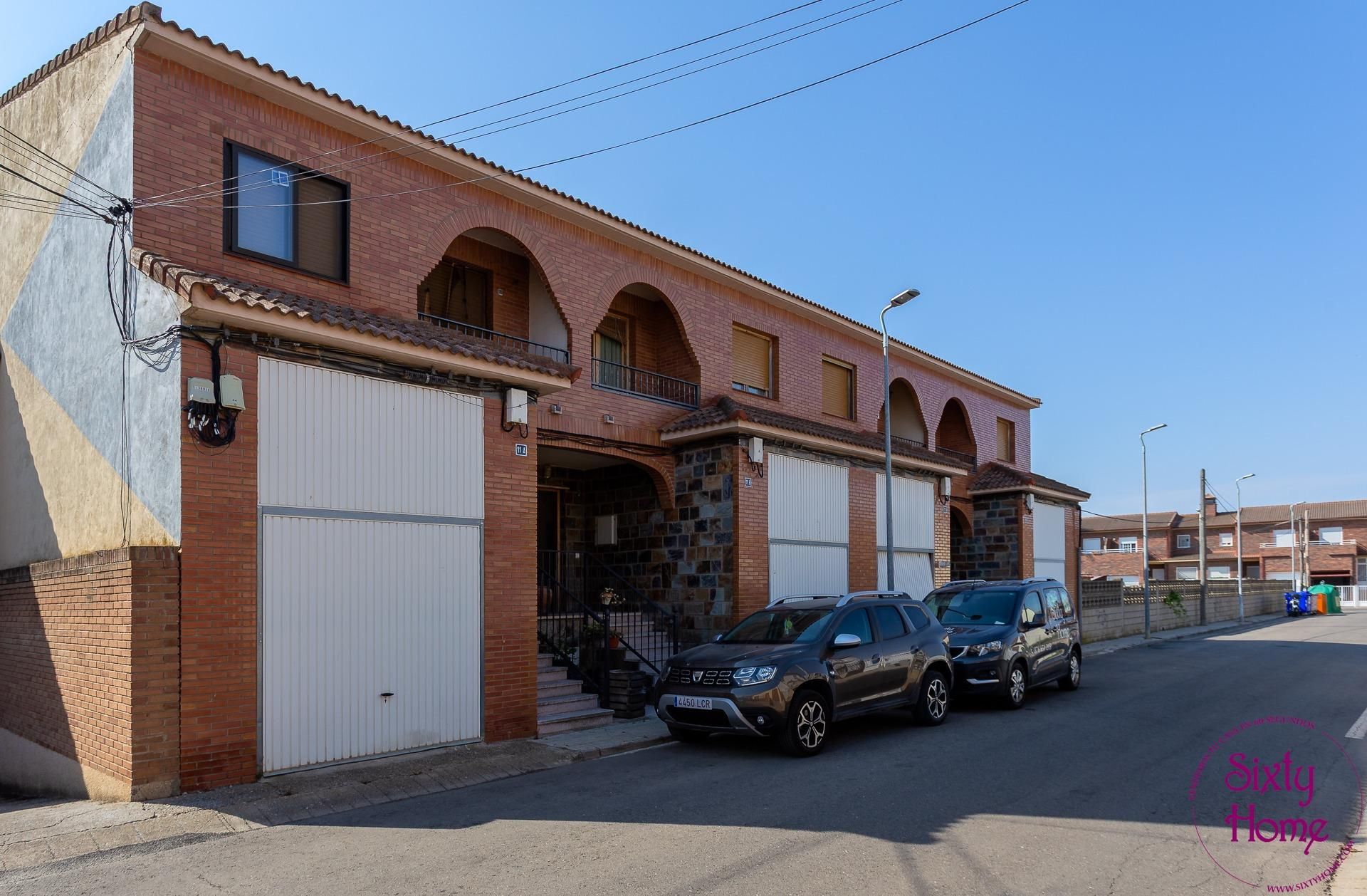 Vista exterior de Casa adosada en venda en Sobradiel amb Jardí privat, Terrassa i Balcó