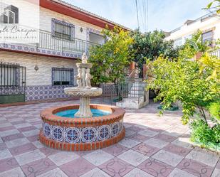 Vista exterior de Casa o xalet en venda en Vegas del Genil amb Calefacció, Jardí privat i Terrassa