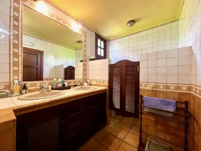 Baño de Casa o chalet en venta en Marbella con Aire acondicionado, Calefacción y Jardín privado
